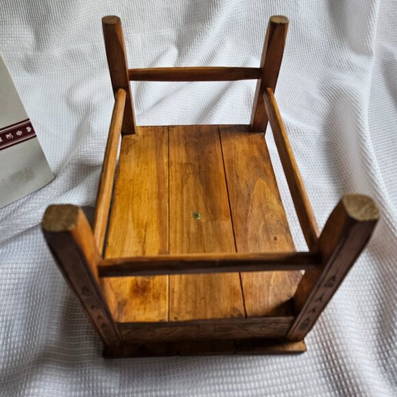 Josefina Table and Chairs IOB Retired - Picture 8 of 13